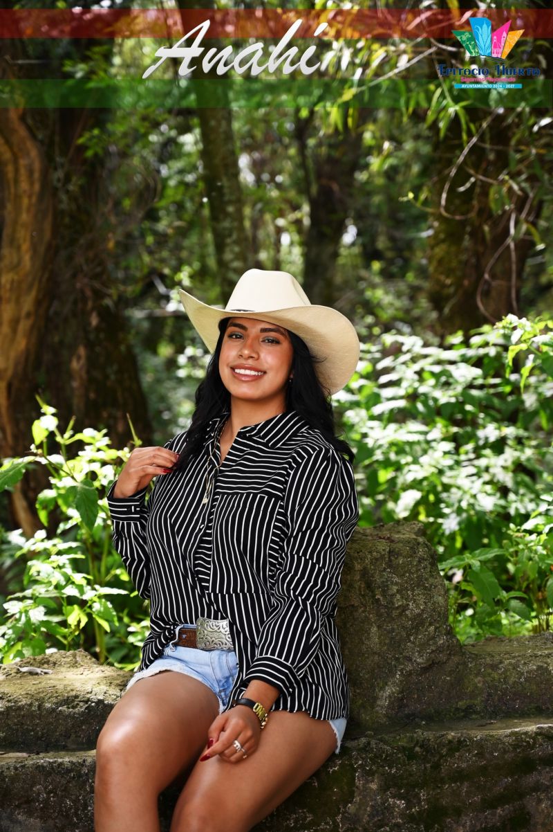primera candidata a Reina de las Fiestas Patrias Epitacio Huerta Michoacán 2024.